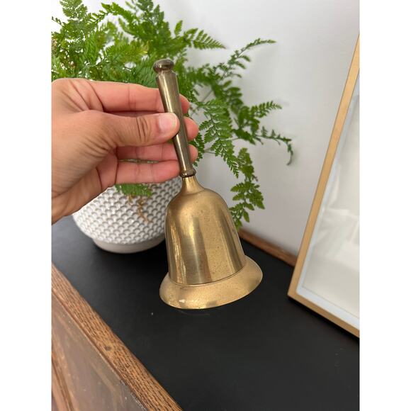 Vintage Brass Bell - School Bell - Patina - Vintage Metalware - Picture 4 of 10